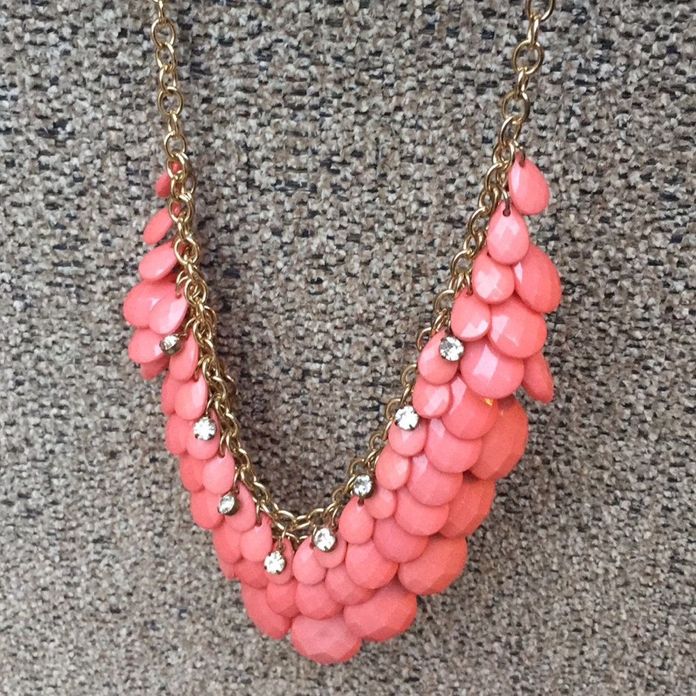 Super cute, pink statement necklace 💕